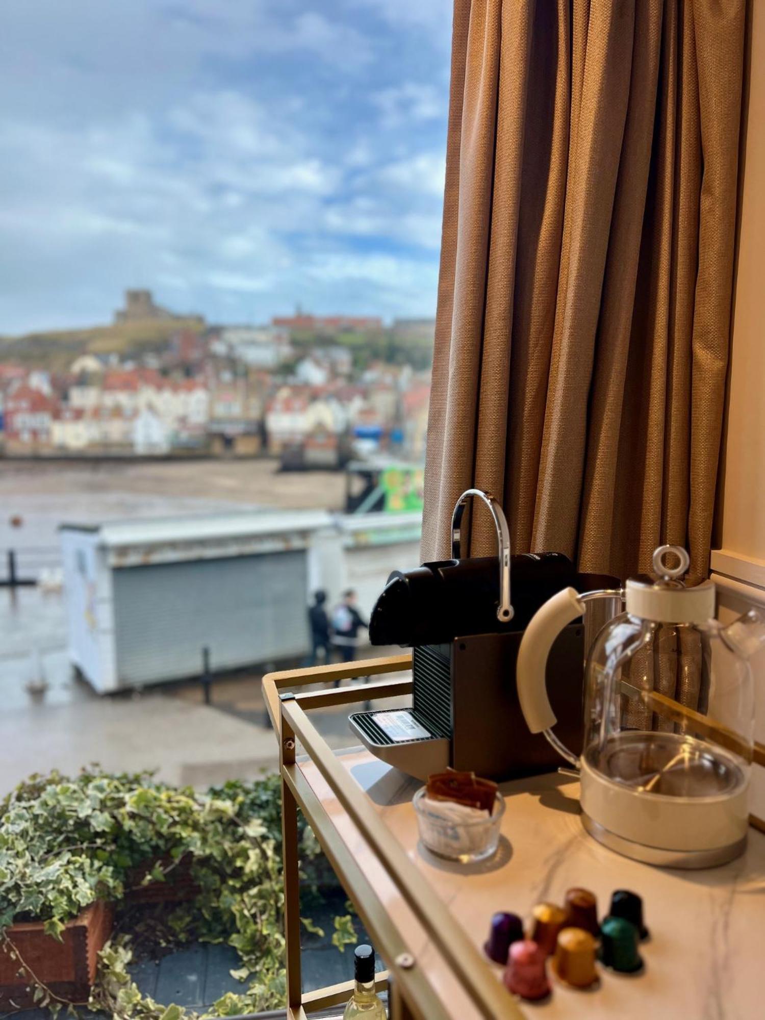 Number 3 Pier Road Suites Whitby Eksteriør billede