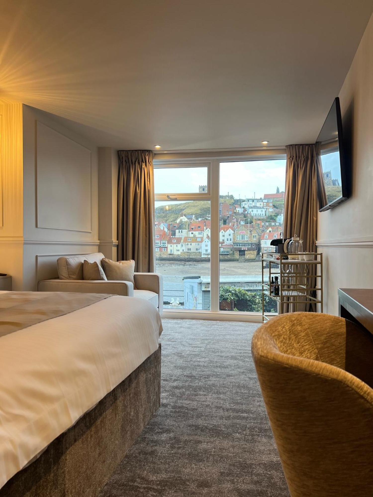 Number 3 Pier Road Suites Whitby Eksteriør billede