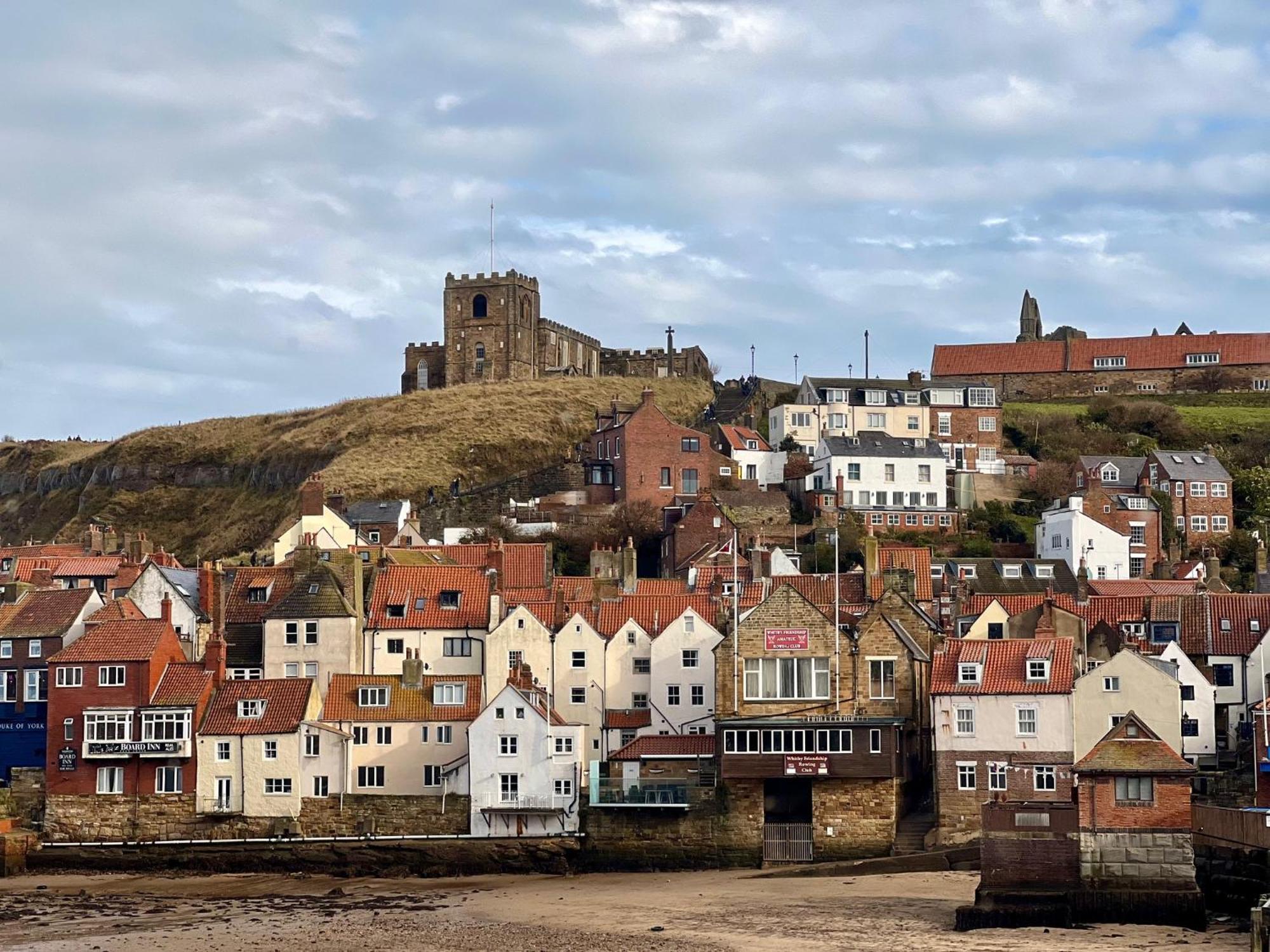 Number 3 Pier Road Suites Whitby Eksteriør billede