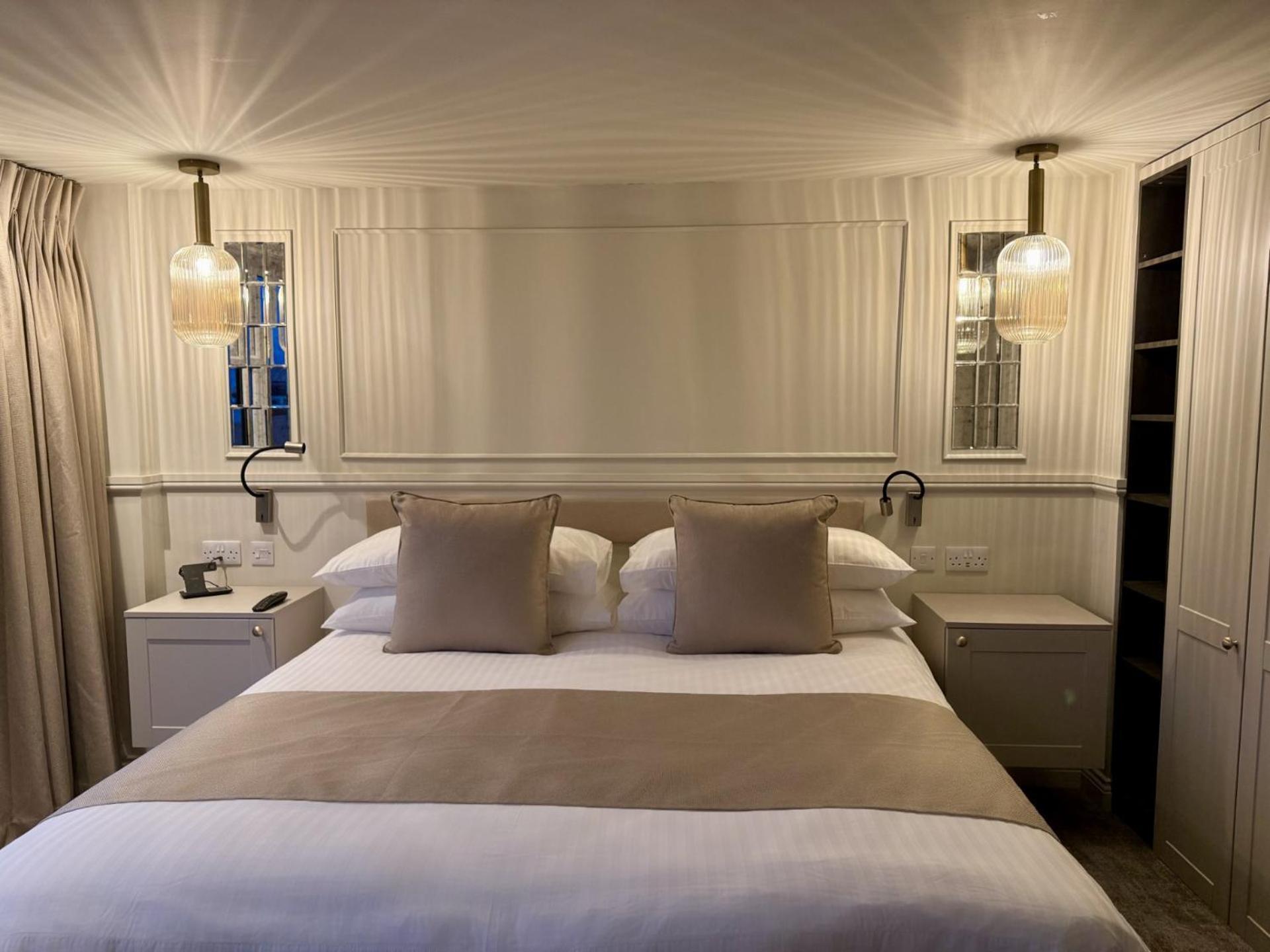 Number 3 Pier Road Suites Whitby Eksteriør billede